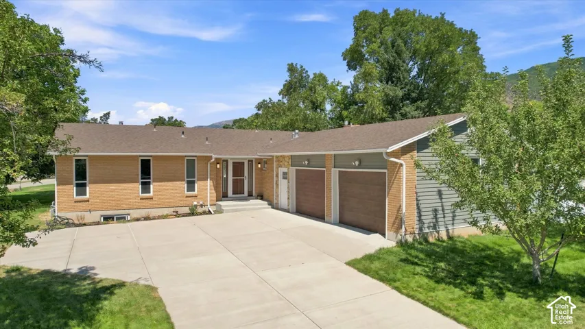 2407 E Country Oaks Dr, Layton, Utah 84040