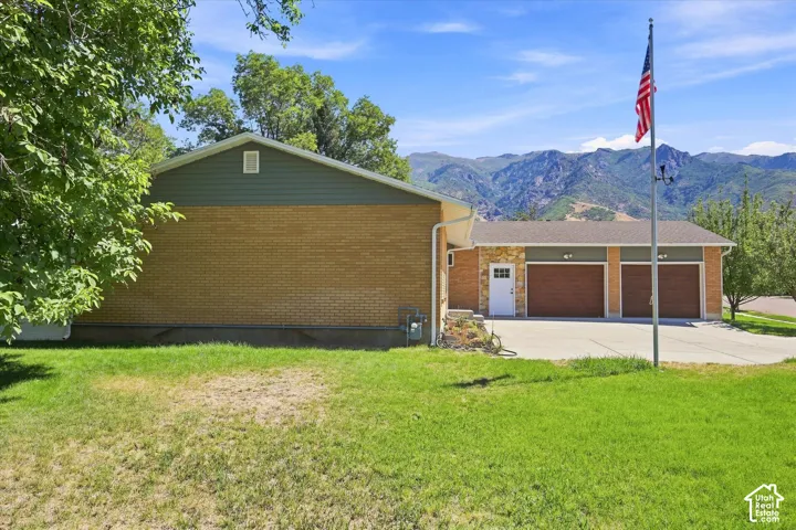 2407 E Country Oaks Dr, Layton, Utah 84040