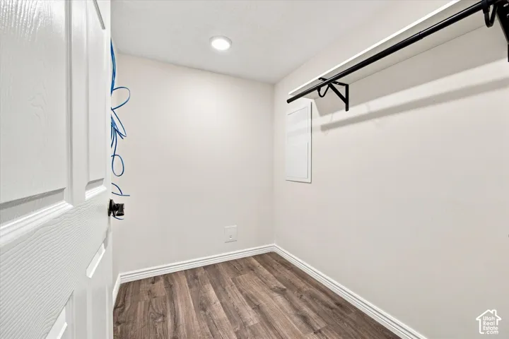 2407 E Country Oaks Dr, Layton, Utah 84040
