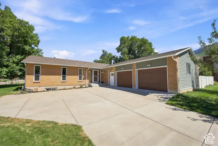 2407 E Country Oaks Dr, Layton, Utah 84040