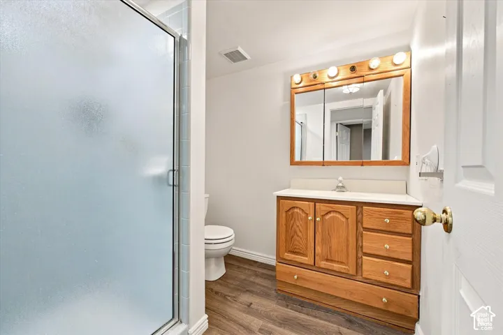 2407 E Country Oaks Dr, Layton, Utah 84040