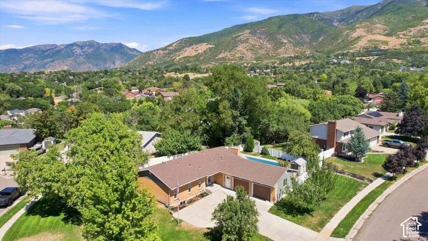 2407 E Country Oaks Dr, Layton, Utah 84040