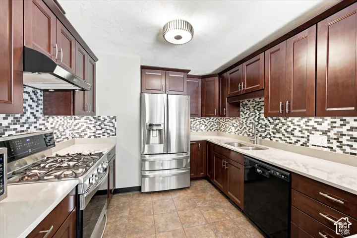 2407 E Country Oaks Dr, Layton, Utah 84040