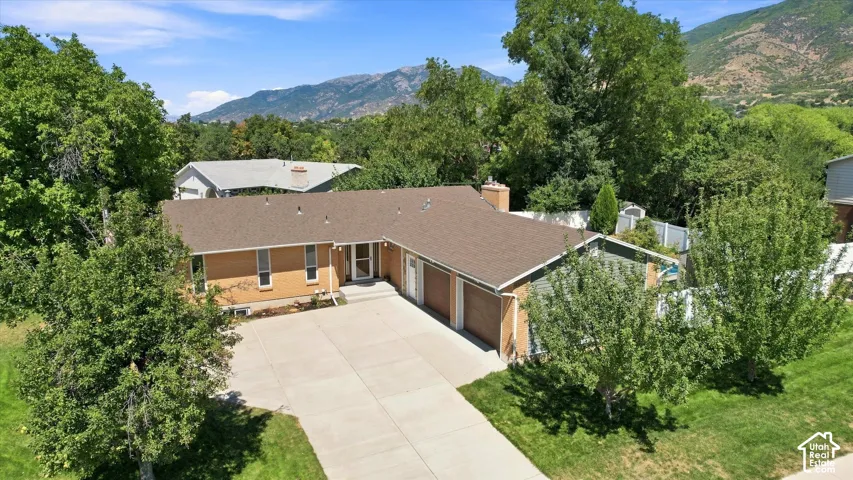 2407 E Country Oaks Dr, Layton, Utah 84040