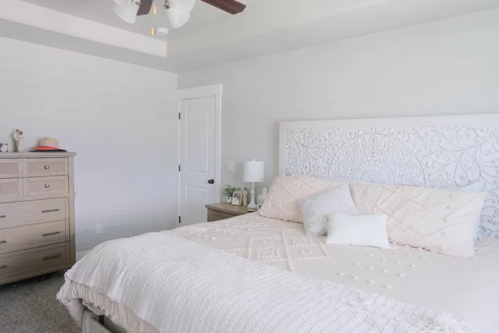 Tray ceiling with a ceiling fan