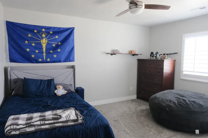 Light gray walls with textured carpet