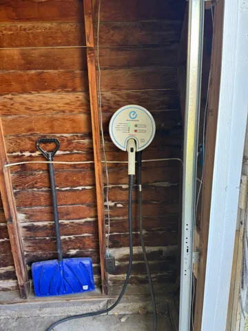 Electric vehicle charging station