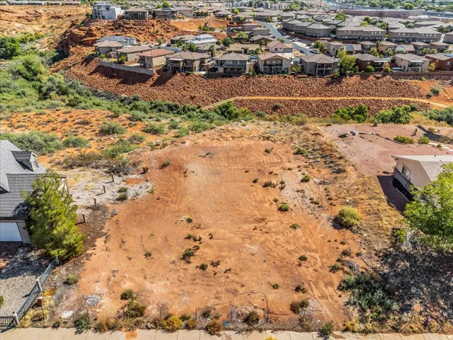 Expansive undeveloped lot with natural desert landscaping