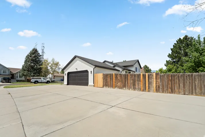 5571 S Dale Amour Dr, Kearns, Utah 84118