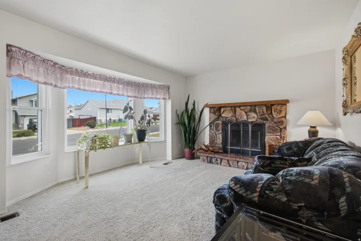 Bay window, fireplace with a wood mantel
