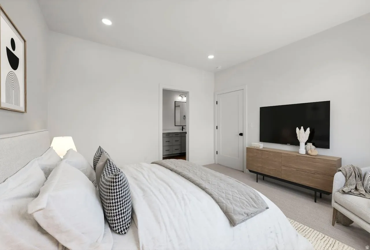 Additional living area on the 3rd floor. Note: this photo has been modified to include virtual staging