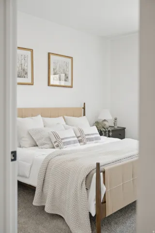 Wall-to-wall carpeting with light-toned walls
