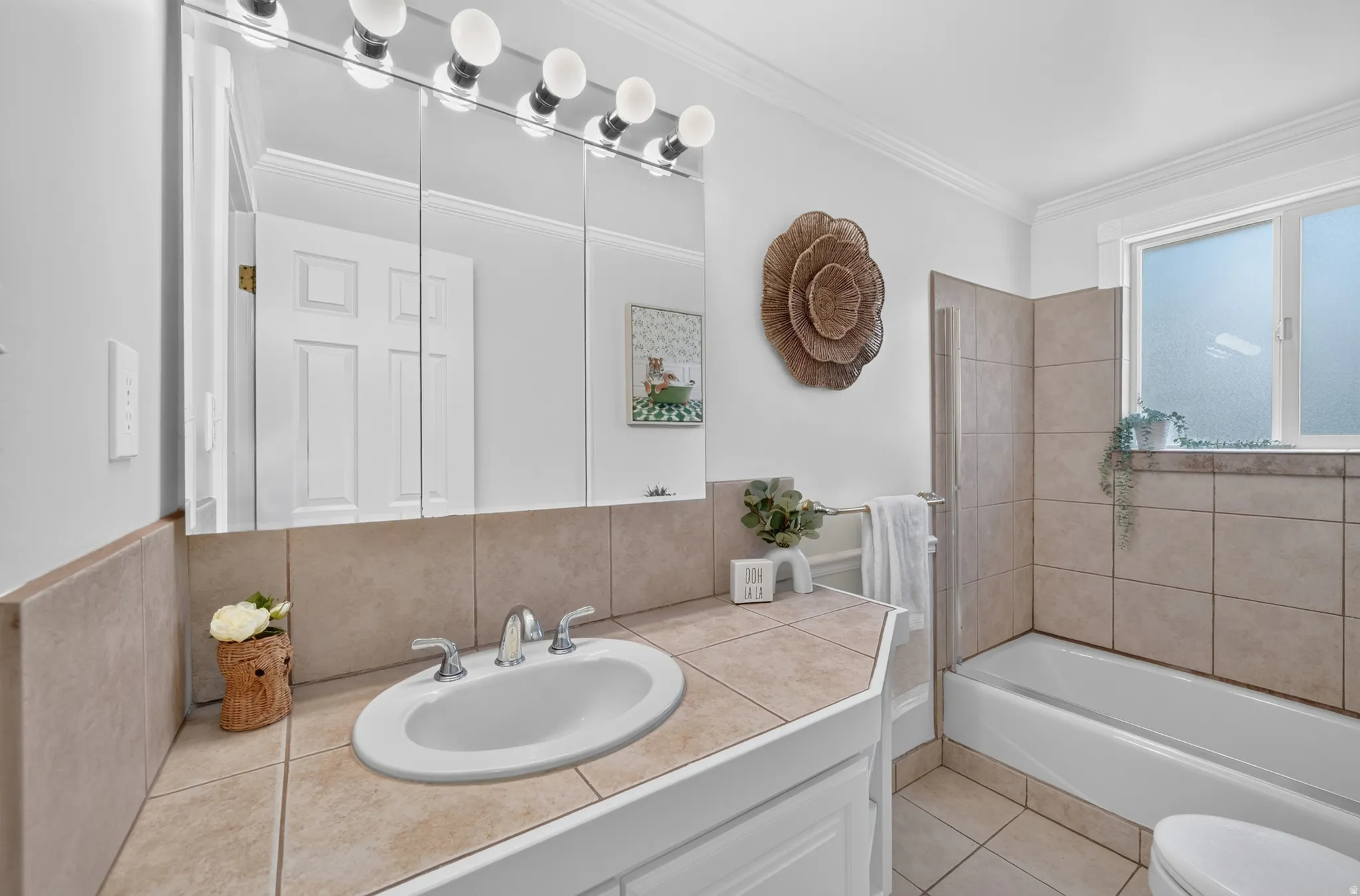 Guest Bathroom upstairs