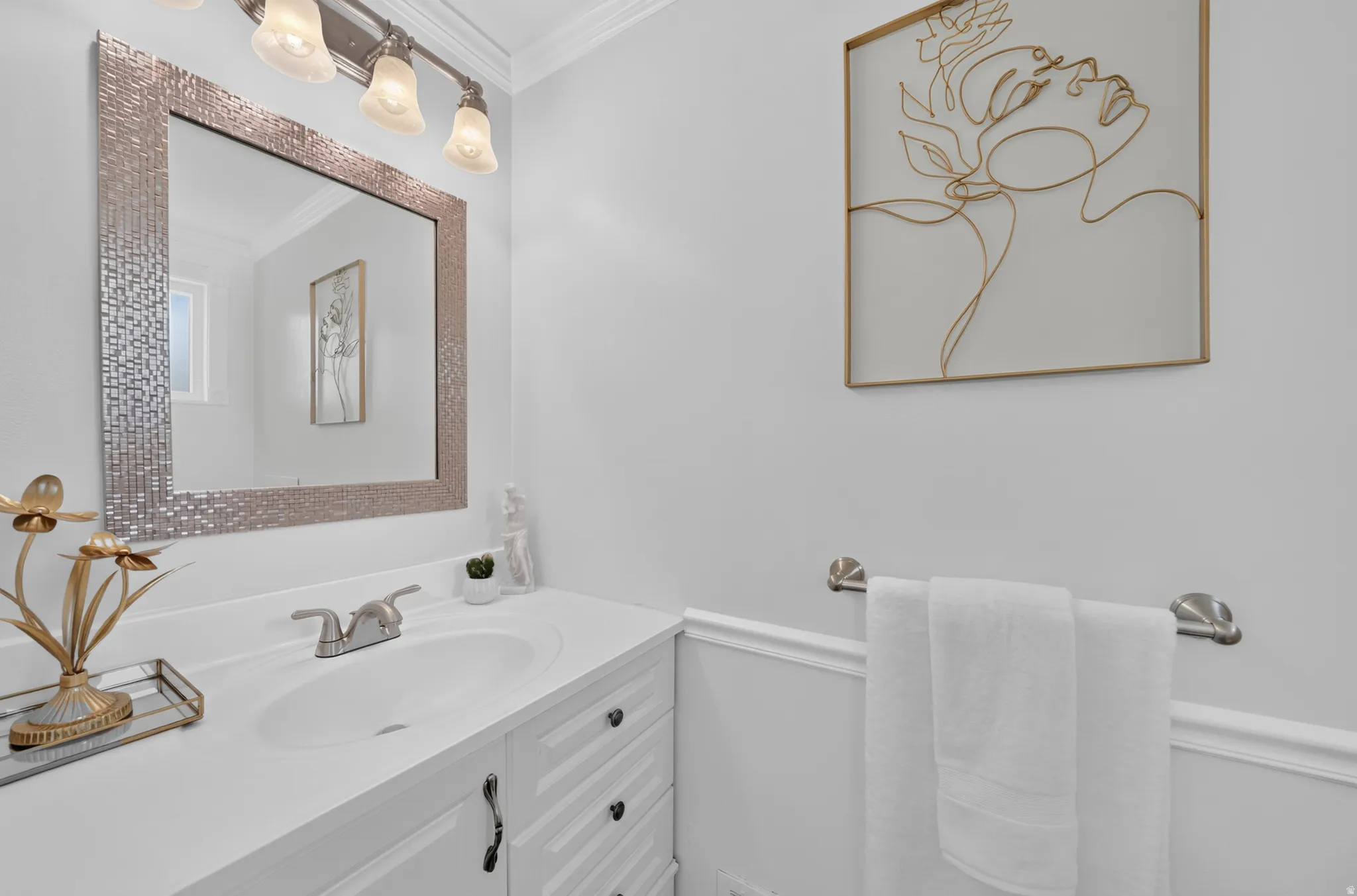 Primary bedroom bathroom