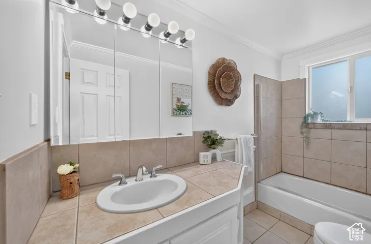 Guest Bathroom upstairs