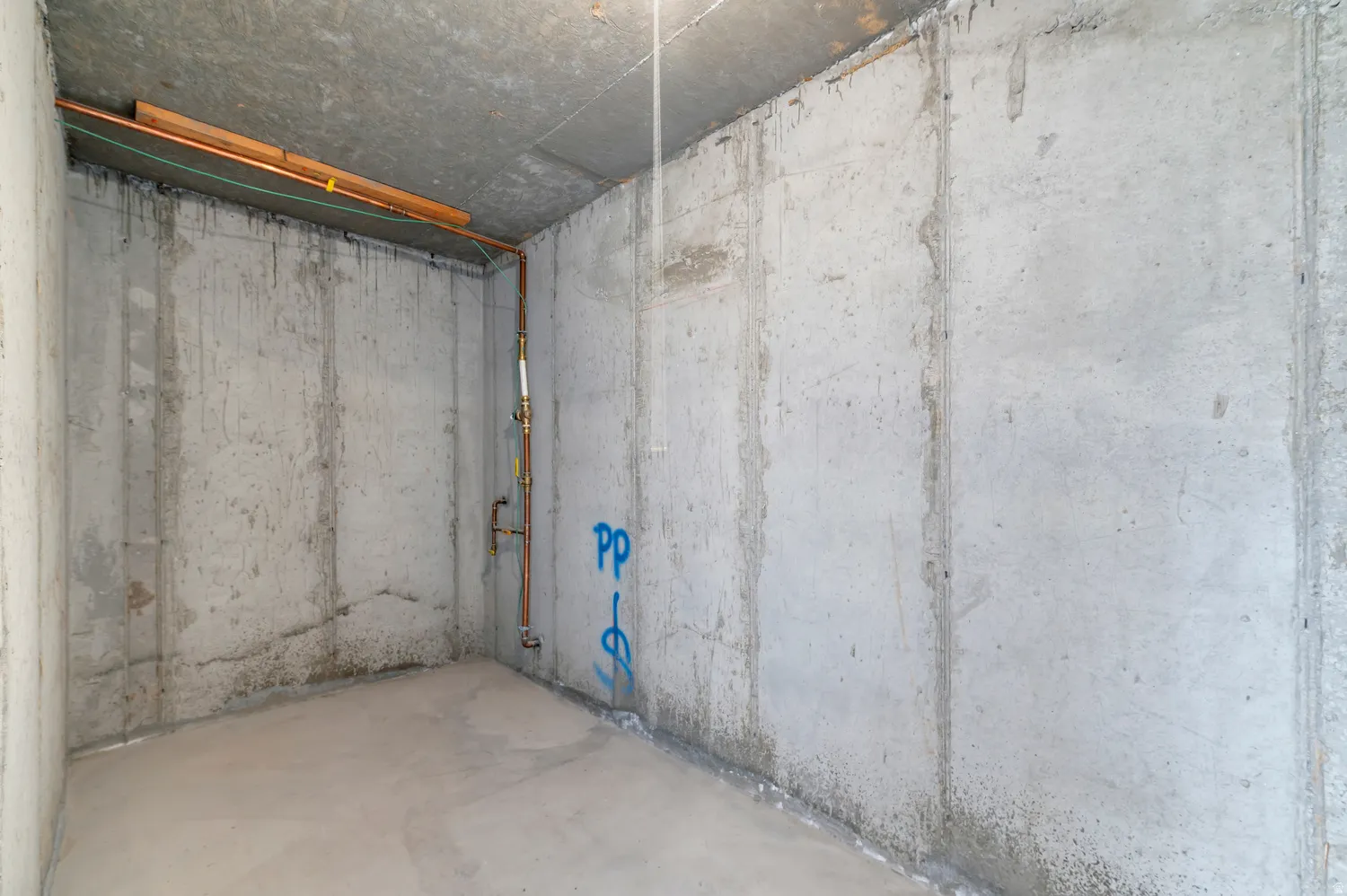 Concrete wall construction