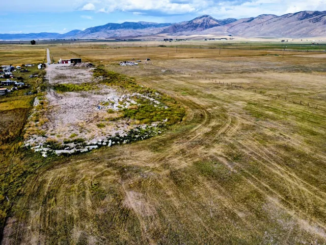 Expansive land parcel featuring open fields and distant mountain ranges