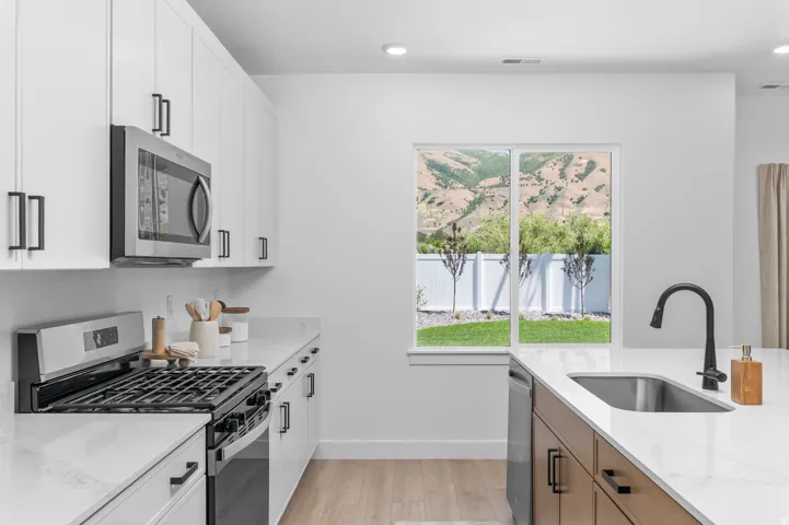 Picture of model Harmony, not of current listing. Interior color selected will be the same.