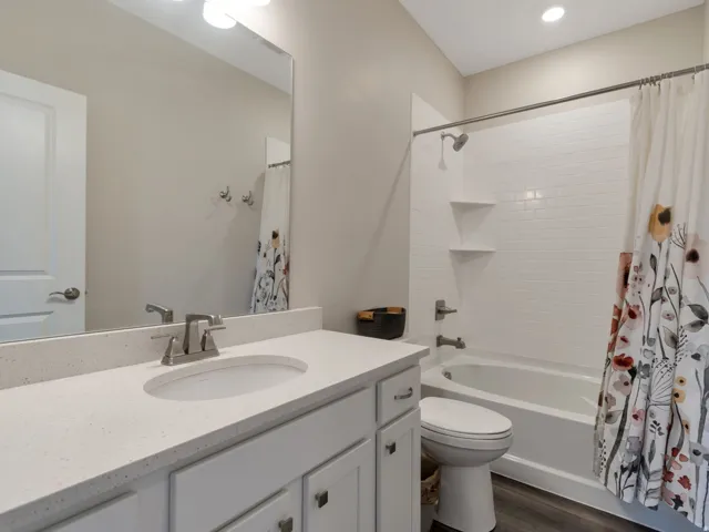 Hallway - Full Bathroom