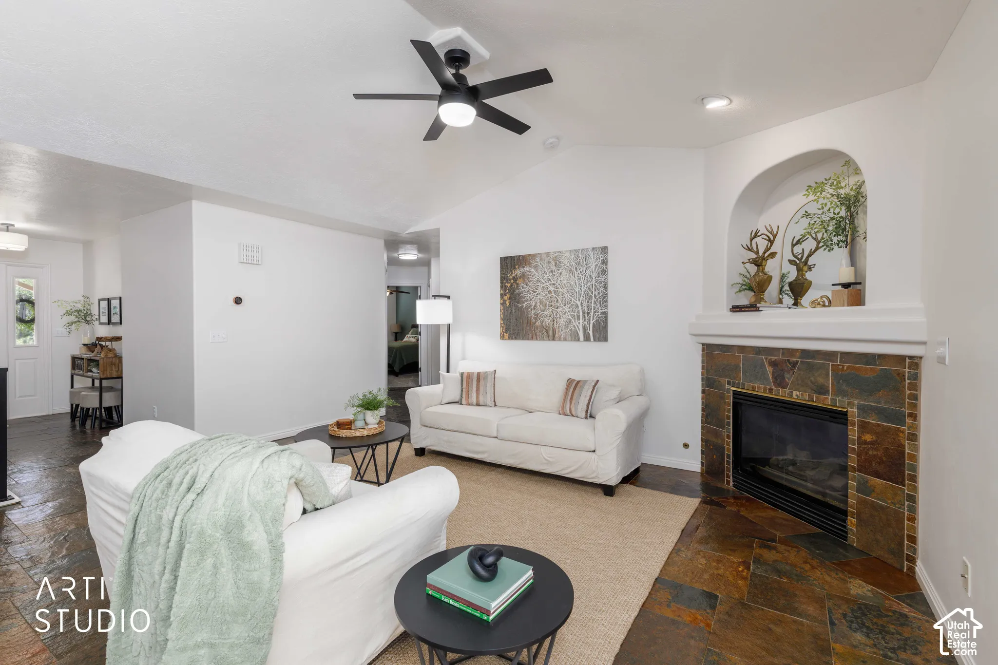 Vaulted ceiling with a ceiling fan