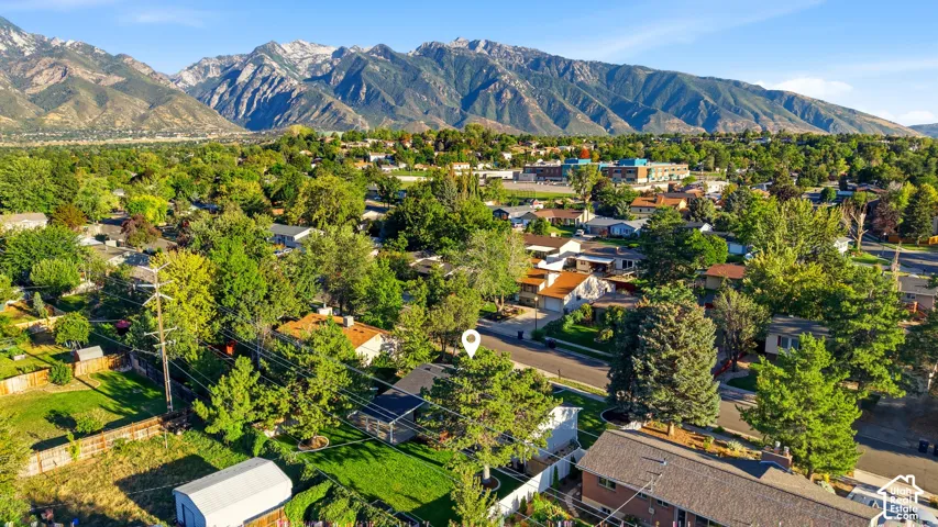 Residential property with expansive mountain scenery