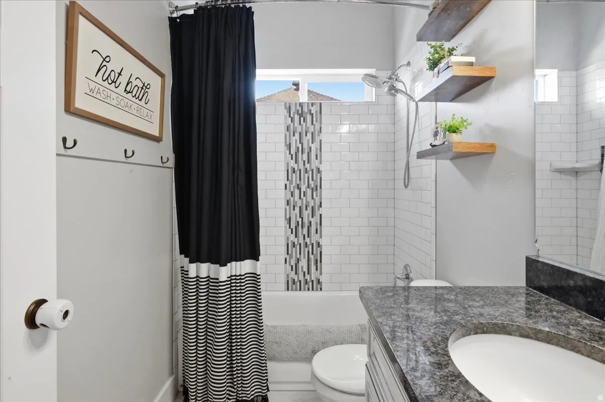 Tub-shower combination with subway tile surround and mosaic accent
