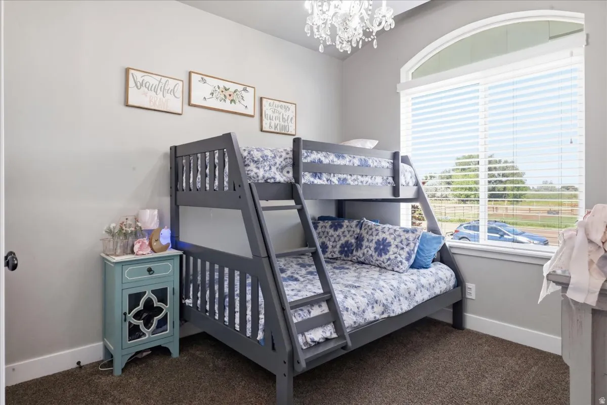 Arched window with blinds