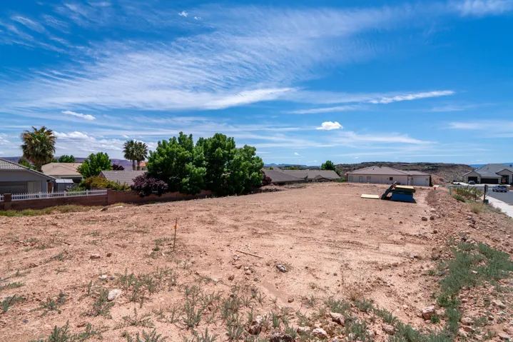 Expansive lot featuring a clear, level building area