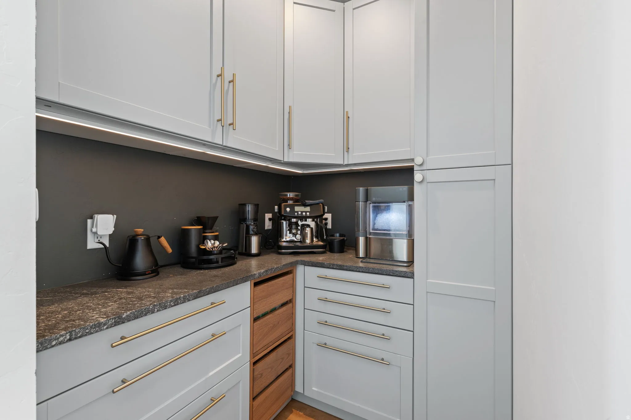 Butler pantry
