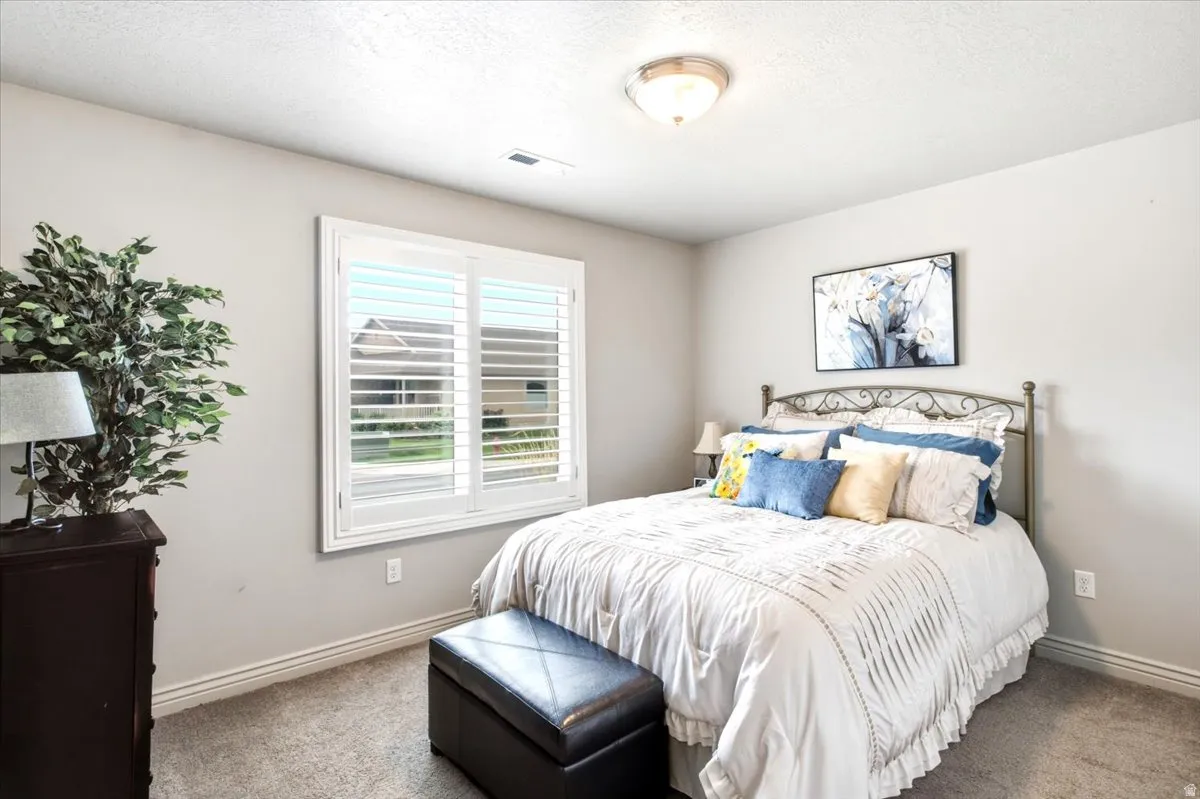 Neutral wall paint