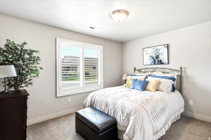 Neutral wall paint