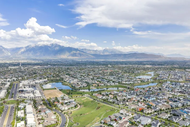 Residential community featuring multiple lakes, green spaces, and mountain scenery
