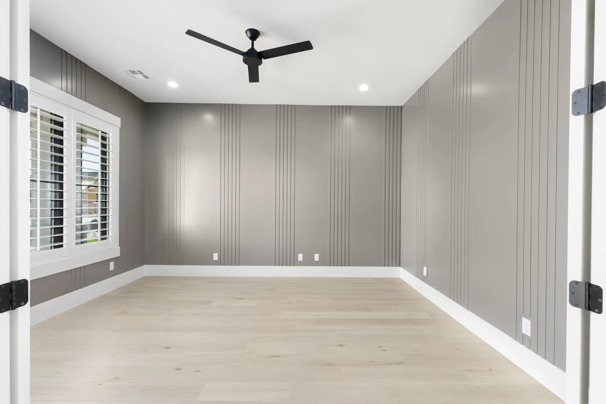 Light wood-finish flooring, recessed lighting, and a modern ceiling fan