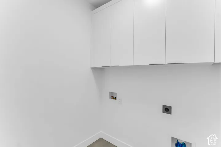 Dedicated laundry room w/ built in cabinets