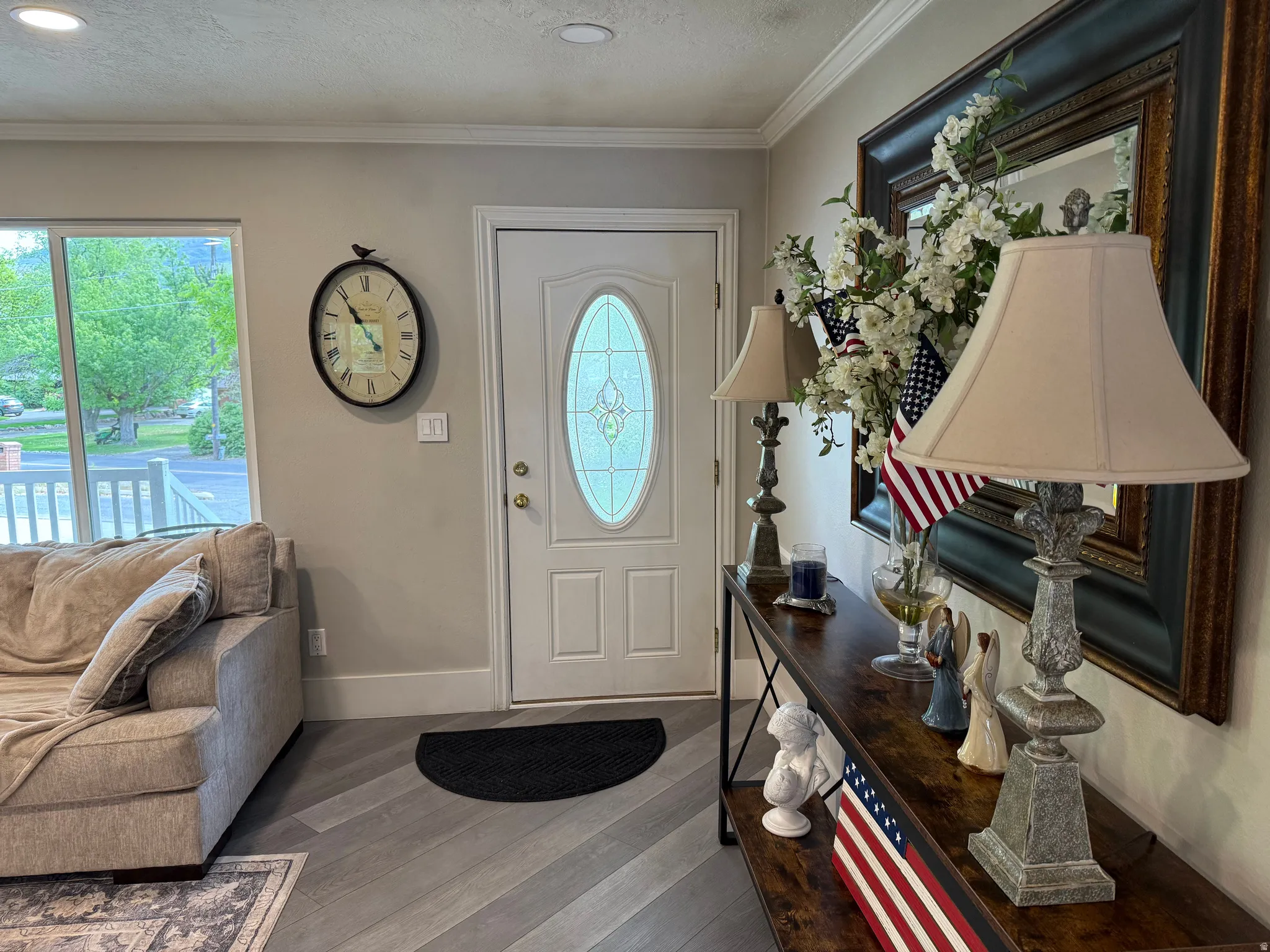 Entryway featuring a white door with an oval decorative glass insert, recessed lighting, and wood-finish flooring