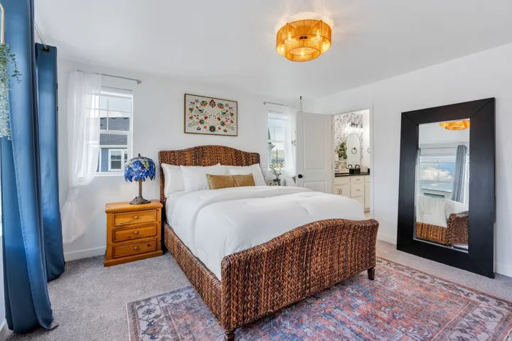 Recessed lighting, dual windows, and carpet flooring