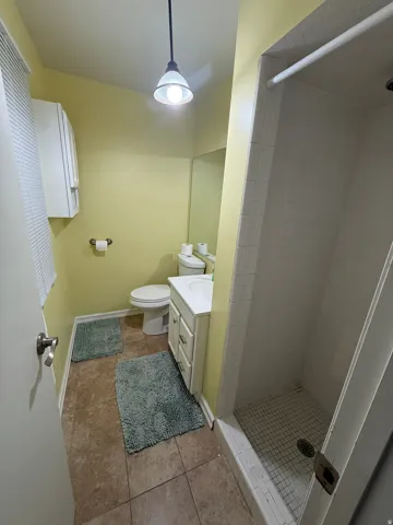 Primary bedroom bathroom