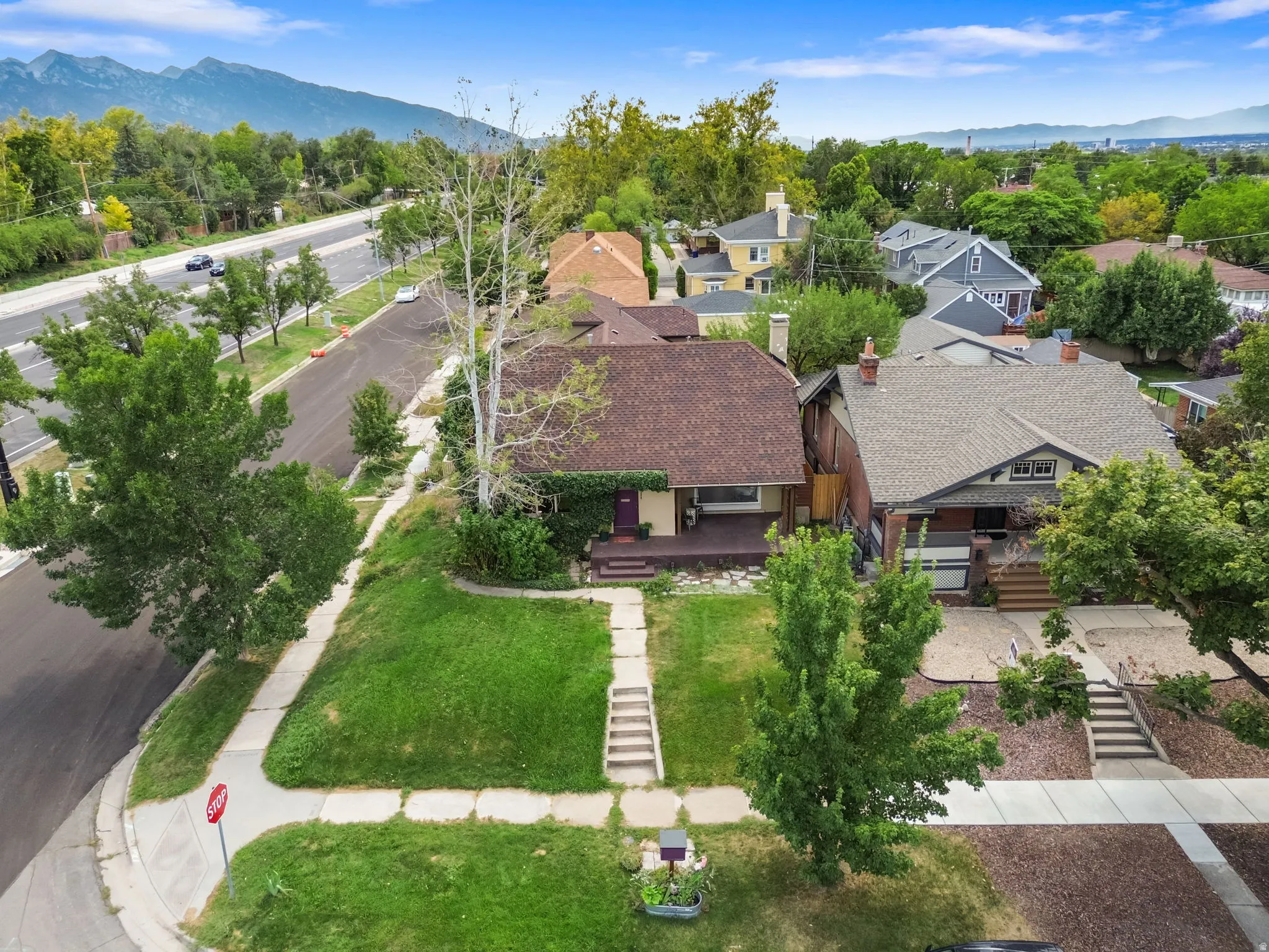 Private corner lot