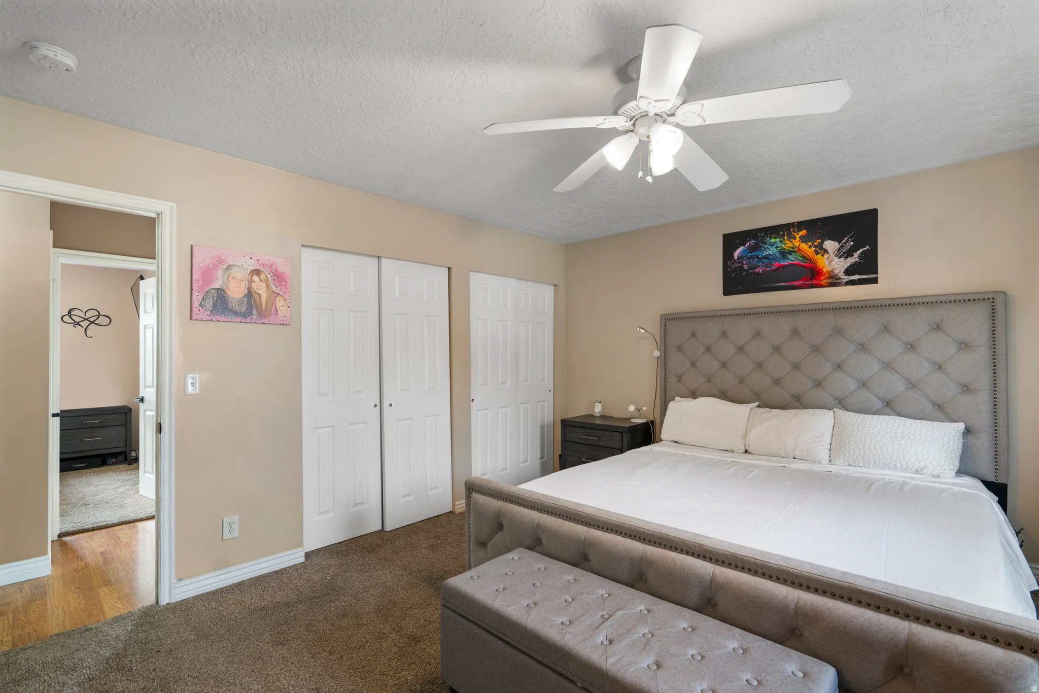 Ceiling fan with integrated lighting