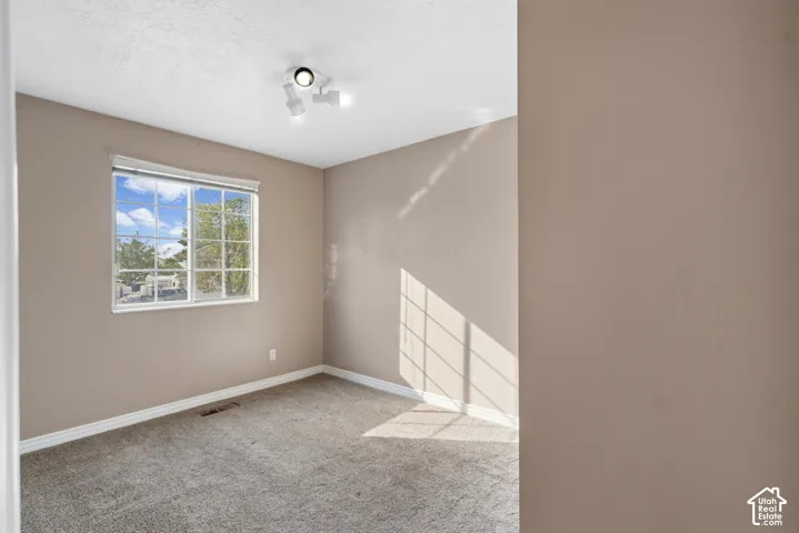 Wall-to-wall carpeting with light-toned walls