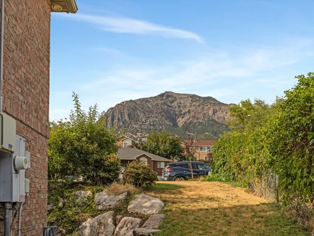 Great view of Ben Lomond from the front of the home!