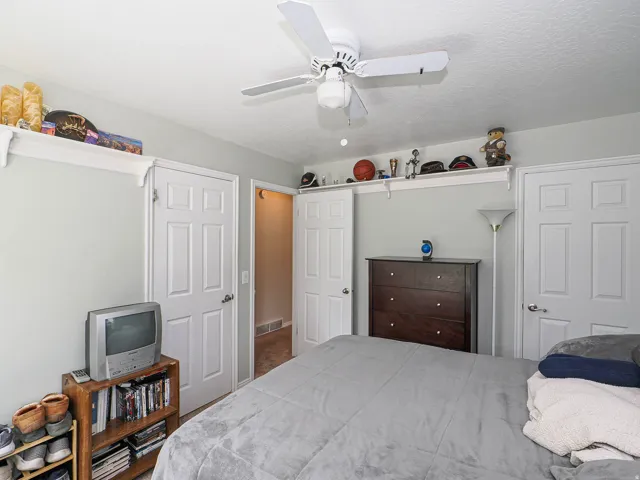 Recessed ceiling fan with light kit