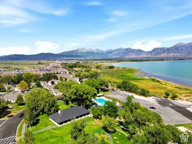 Expansive Residential Area With Highly Desirable Community Offerings  Such as Large Swimming Pool, Clubhouse, etc