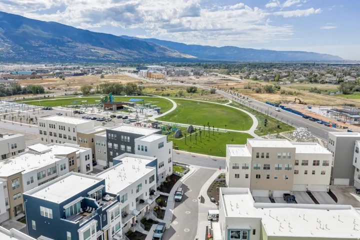 Aerial view showing the community’s proximity to the nearby Farmington city park.