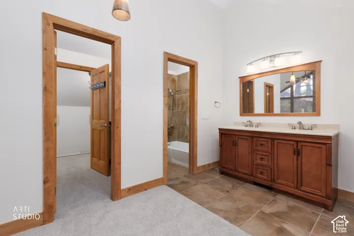Double vanity with an integrated countertop and undermount sinks