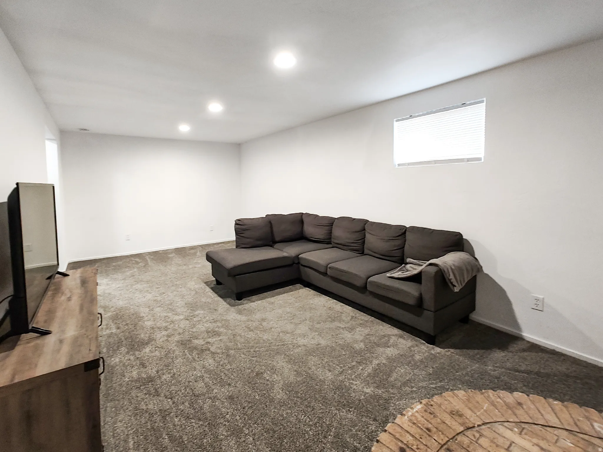 Spacious room featuring neutral wall paint, recessed ceiling lighting, and plush carpeting