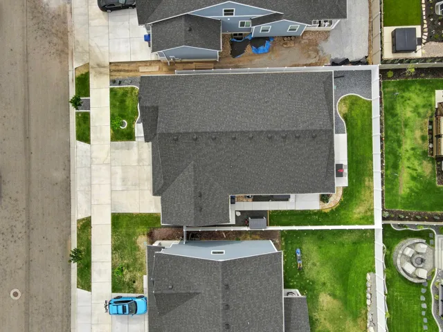 Expansive asphalt roof