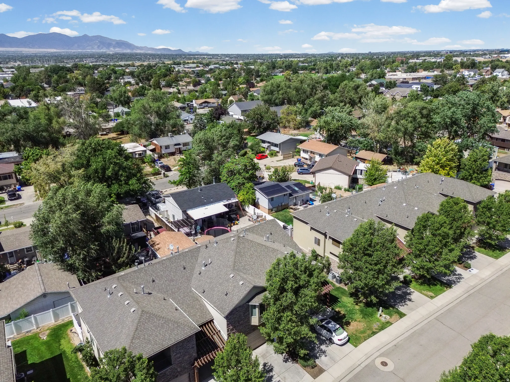 Easy Access to Shopping, Recreation, Restaurants, Entertainment, Public Transportation, Freeways and Canyons