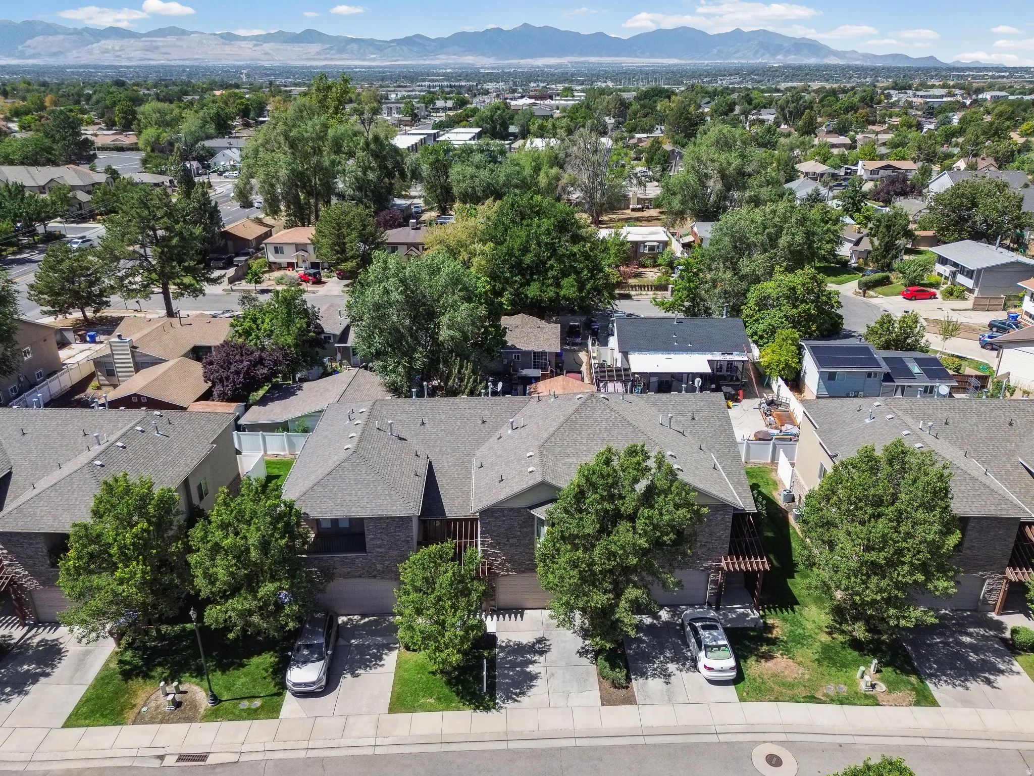 Easy Access to Shopping, Recreation, Restaurants, Entertainment, Public Transportation, Freeways and Canyons