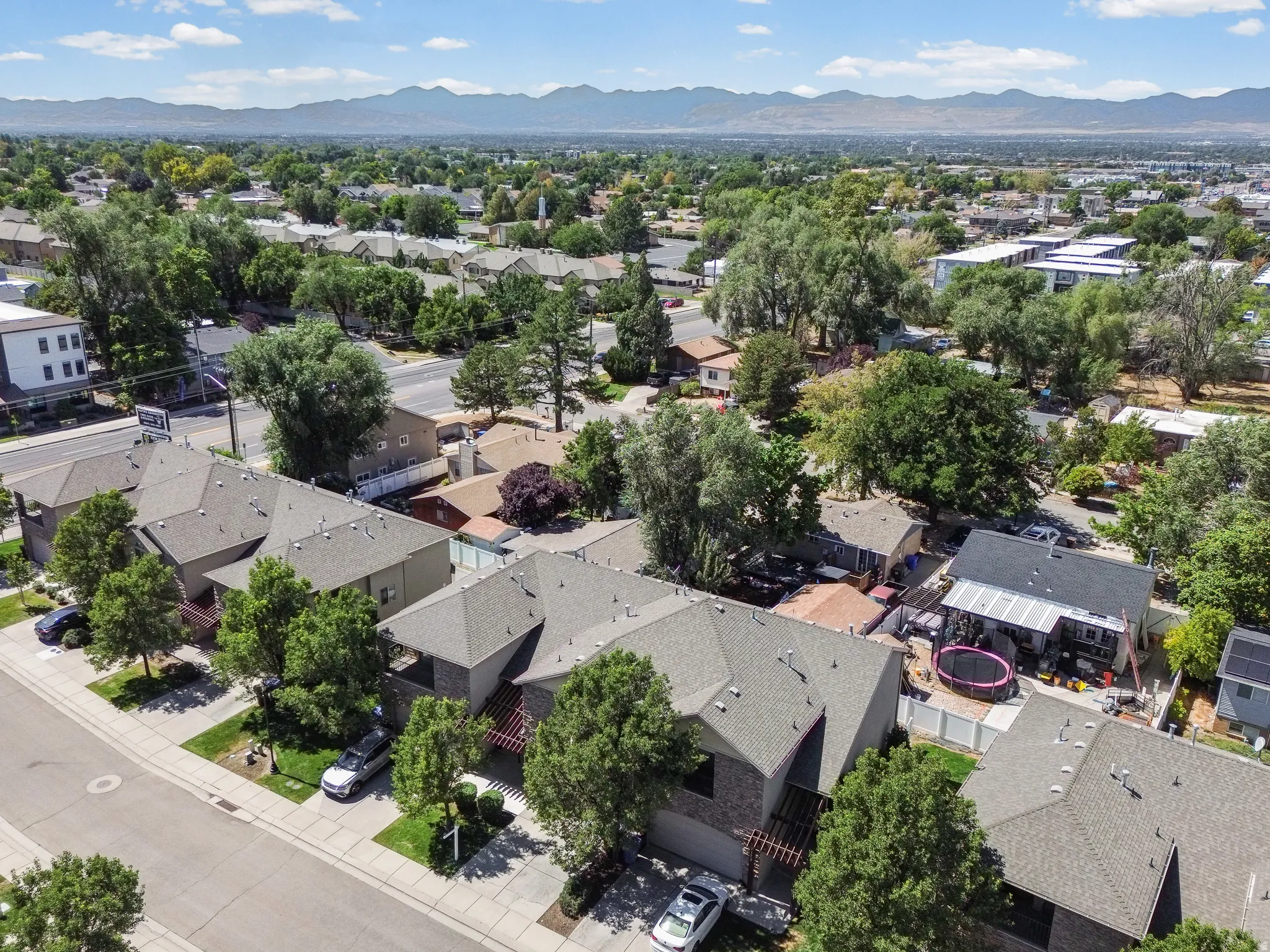 Easy Access to Shopping, Recreation, Restaurants, Entertainment, Public Transportation, Freeways and Canyons